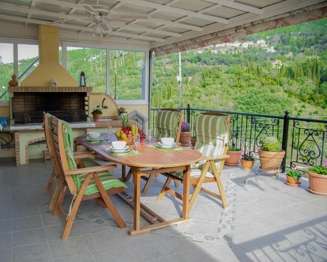 Hébergement de vacances Roula's Veranda *